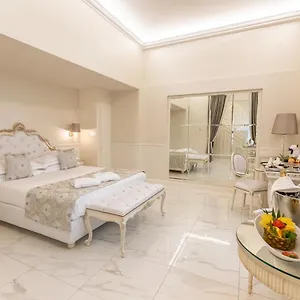 The Moon Boutique & فندق